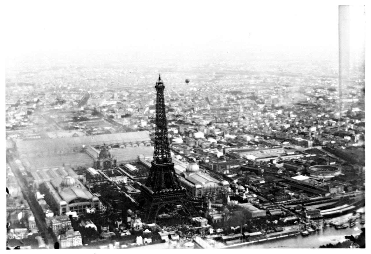 Paris from a balloon — Exposition Universelle, 1889. Alphonse Liébert, photographer. From a balloon above the Trocadéro.. True aerial photograph.